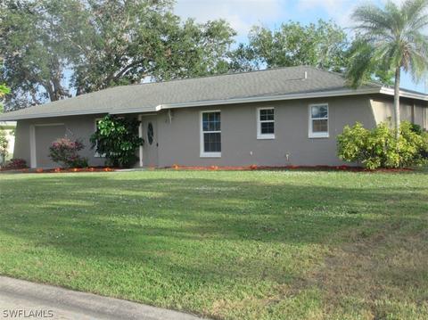 1390 White Cedar Ln, North Fort Myers, FL 33917