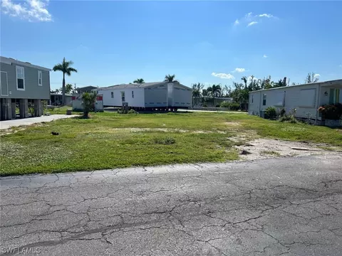 292 Dillard Ave, Fort Myers, FL 33908