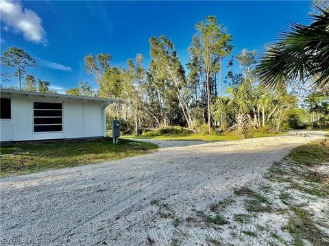 7930 Chickadee Ln, Naples, FL 34120 photo 3