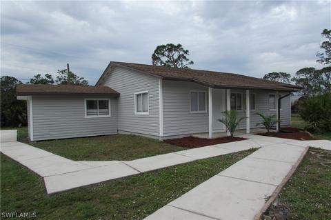 8100 Cook Dr, North Fort Myers, FL 33917