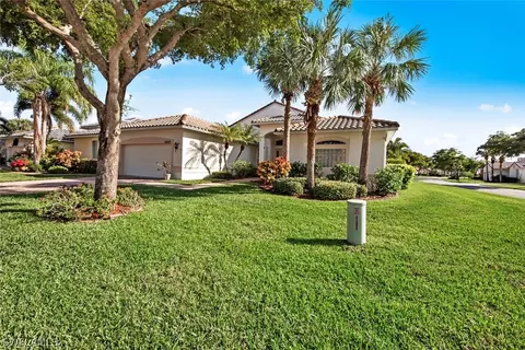 20249 Foxworth Cir, Estero, FL 33928 photo 2