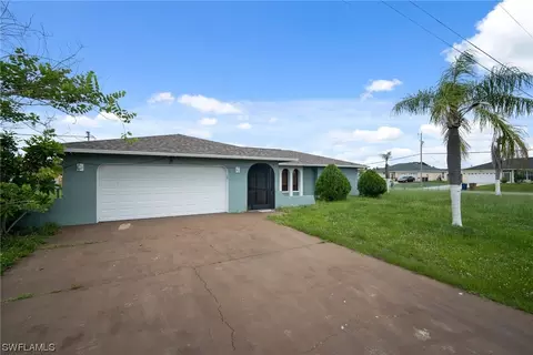 807 Floyd Ave N, Lehigh Acres, FL 33971
