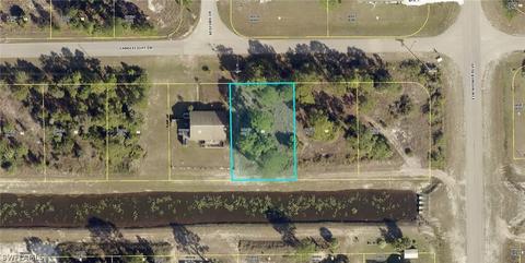 968 Candlelight Dr, Lehigh Acres, FL 33974