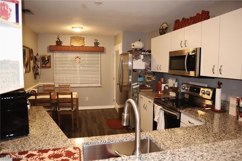 121 Gabriel Cir #10, Naples, FL 34104