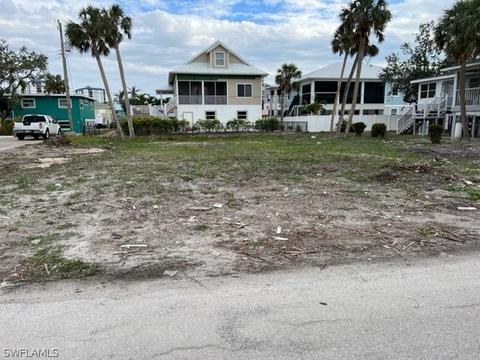 156 Mandalay Rd, Fort Myers Beach, FL 33931
