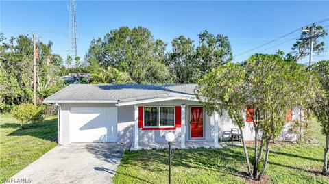 8 Glenmont Dr W, North Fort Myers, FL 33917