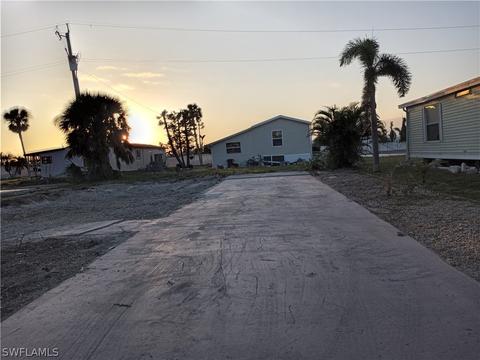 7231 Drum Dr, Saint James City, FL 33956