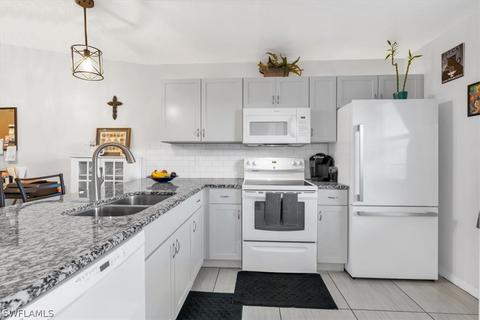 9285 Lake Park Dr #203, Fort Myers, FL 33919