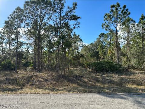 405 Wellington Ave, Lehigh Acres, FL 33972