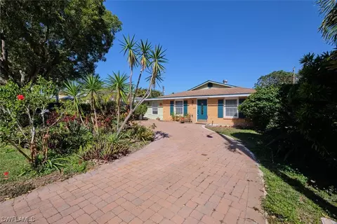 1085 28th Ave N, Naples, FL 34103