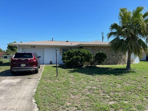 218 Fireside Ct, Lehigh Acres, FL 33936