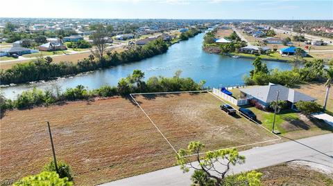 2328 NE 19th Pl, Cape Coral, FL 33909