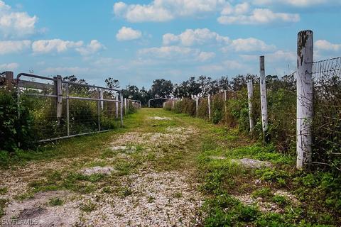 15830 N River Rd, Alva, FL 33920
