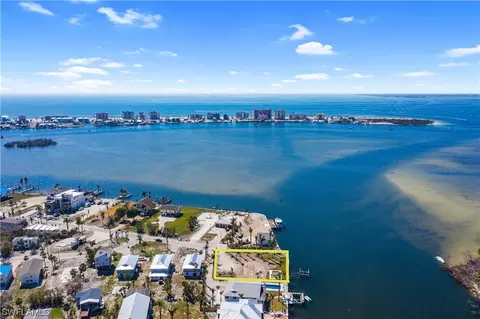 900 San Carlos Dr, Fort Myers Beach, FL 33931