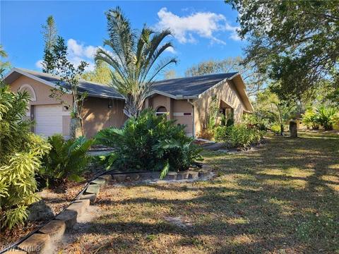 12261 Londonderry Ln, Bonita Springs, FL 34135