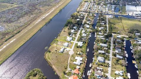 1084 E Anchor Ln, Moore Haven, FL 33471 photo 4