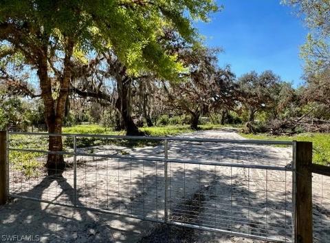 811 Ross Rd, Labelle, FL 33935