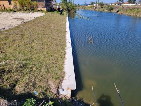 911 NE 1st Ave, Cape Coral, FL 33909