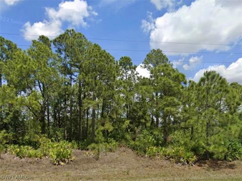 3153 Sunshine Blvd N, Lehigh Acres, FL 33971