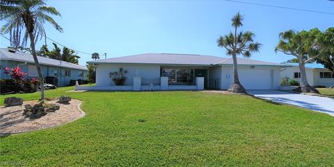 616 Wildwood Pkwy, Cape Coral, FL 33904