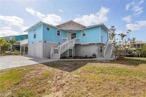3631 Gondola Ln, Saint James City, FL 33956