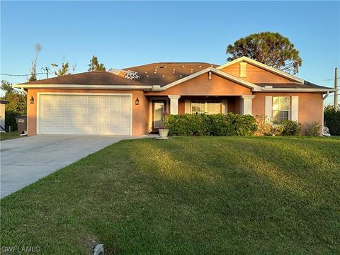 2727 NE 7th Pl, Cape Coral, FL 33909