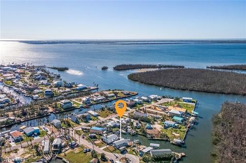 3939 George Sawyer Ln, Saint James City, FL 33956