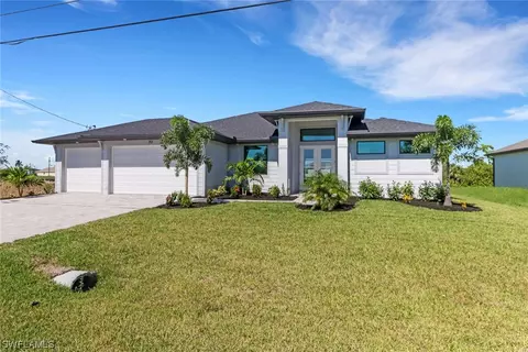 717 NE 11th Ter, Cape Coral, FL 33909