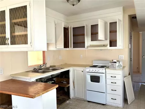 4562 Jefferson Davis Blvd E, Estero, FL 33928 photo 2