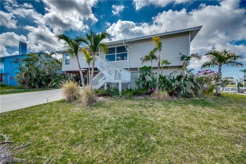 3689 Outrigger Ln, Saint James City, FL 33956