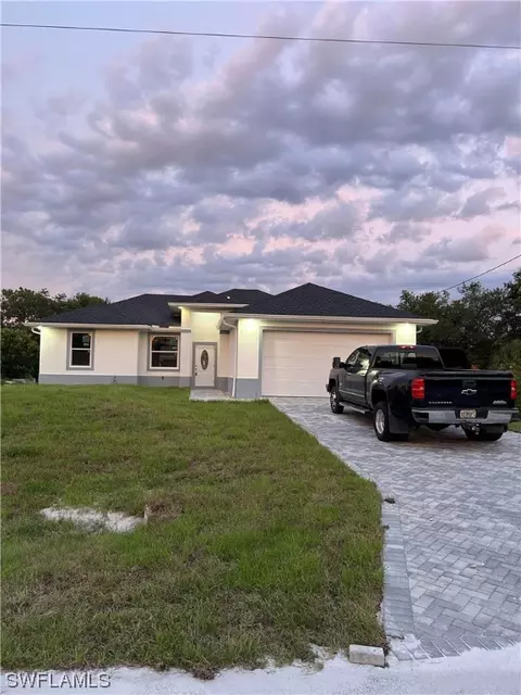 909 Hillcrest Ave, Lehigh Acres, FL 33974