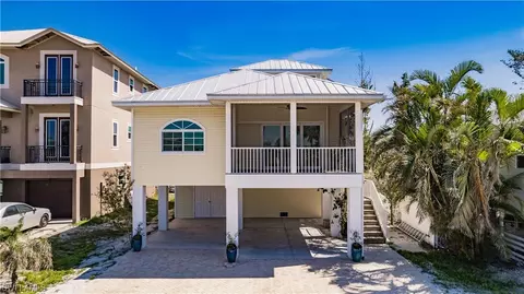 130 Coconut Dr, Fort Myers Beach, FL 33931