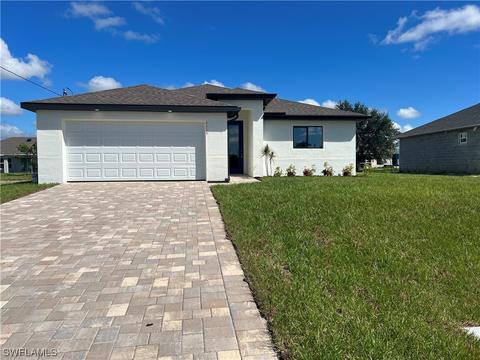 1043 Bandera St, Lehigh Acres, FL 33974