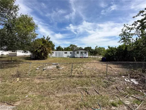7851 Suncoast Dr, North Fort Myers, FL 33917