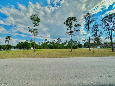 422 Poinsettia Ave, Lehigh Acres, FL 33972