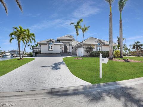 18101 Cutlass Dr, Fort Myers Beach, FL 33931