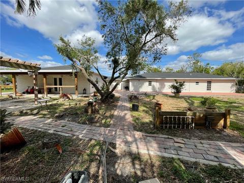 1818 SW 2nd Ave, Cape Coral, FL 33991