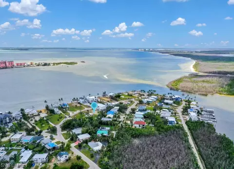 947 San Carlos Dr, Fort Myers Beach, FL 33931