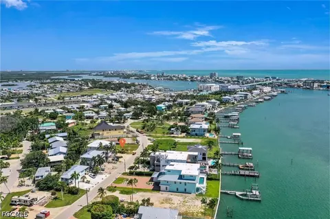 947 San Carlos Dr, Fort Myers Beach, FL 33931