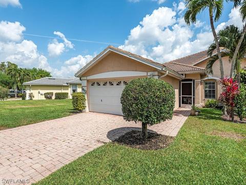 7803 Berkshire Pines Dr, Naples, FL 34104