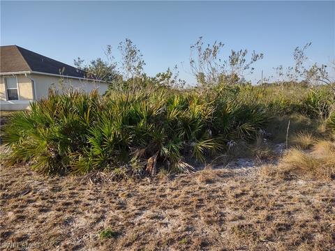 2614 70th St W, Lehigh Acres, FL 33971