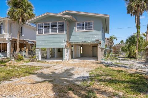 125 Coconut Dr, Fort Myers Beach, FL 33931
