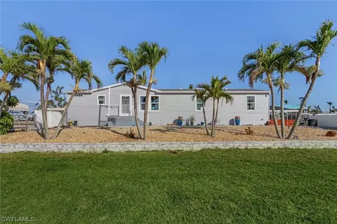 2852 York Rd, Saint James City, FL 33956