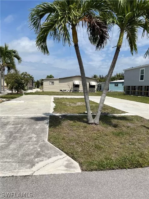 4924 Cobiac Dr, Saint James City, FL 33956