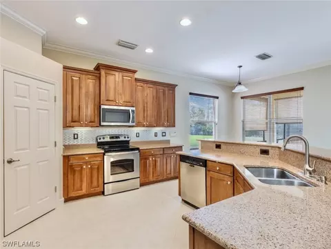 13724 Collina Ct, Estero, FL 33928 photo 9