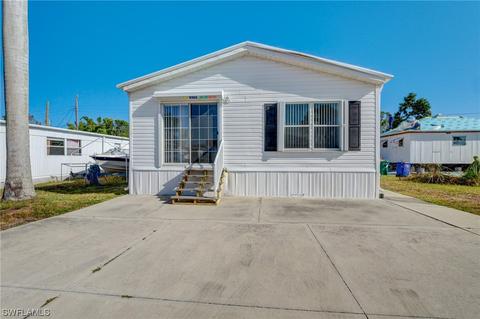 12180 Live Oak Dr, Fort Myers, FL 33908