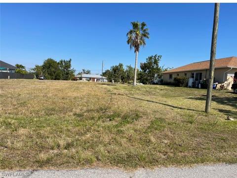 2615 NE 20th Ct, Cape Coral, FL 33909