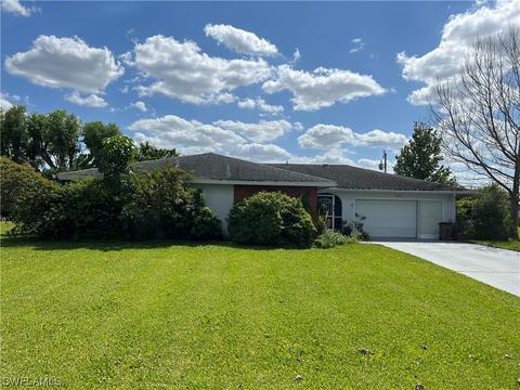 1617 Country Club Pkwy, Lehigh Acres, FL 33936