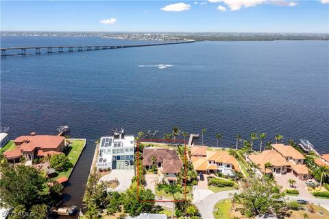 3978 W Riverside Dr, Fort Myers, FL 33901