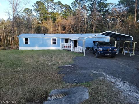 84 N Dolphin Ave, Middleburg, FL 32068